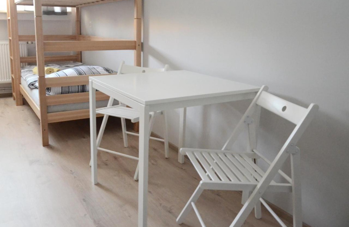 Table and bunk beds in the Kamzík 1 room